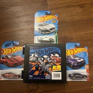 Hot Wheels Group Set 6 Car Case w/ 3 Hot Wheels Cars